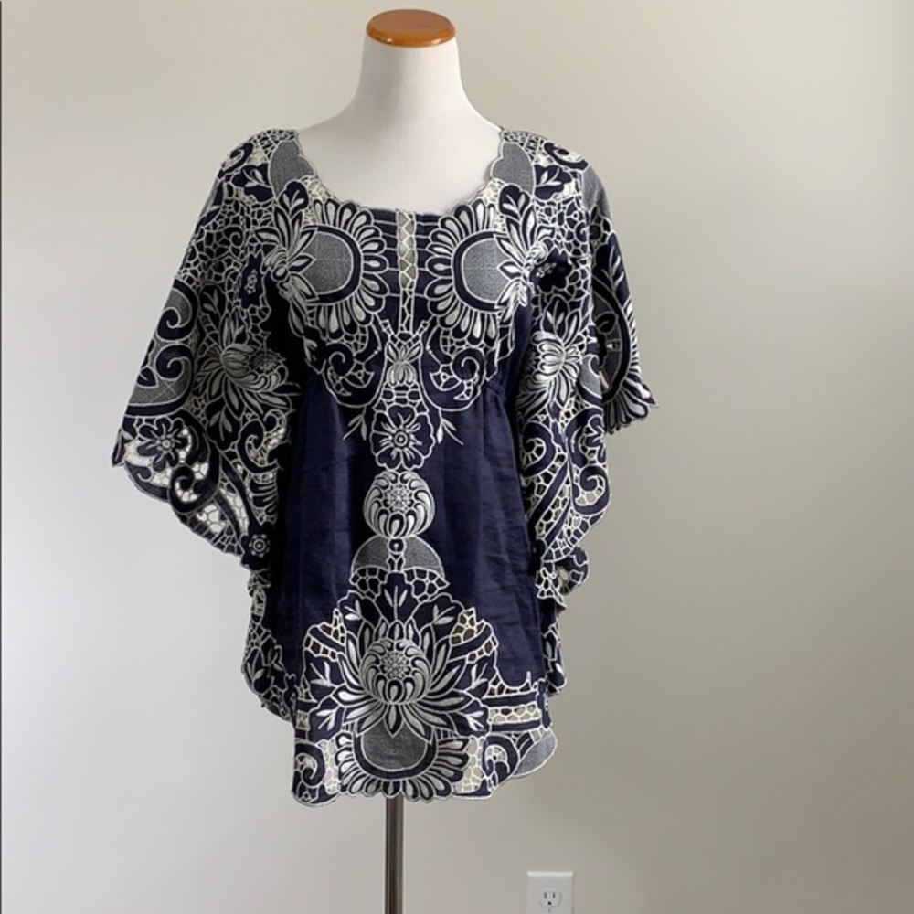 Blue and white embroidered tunic‎ S/M
